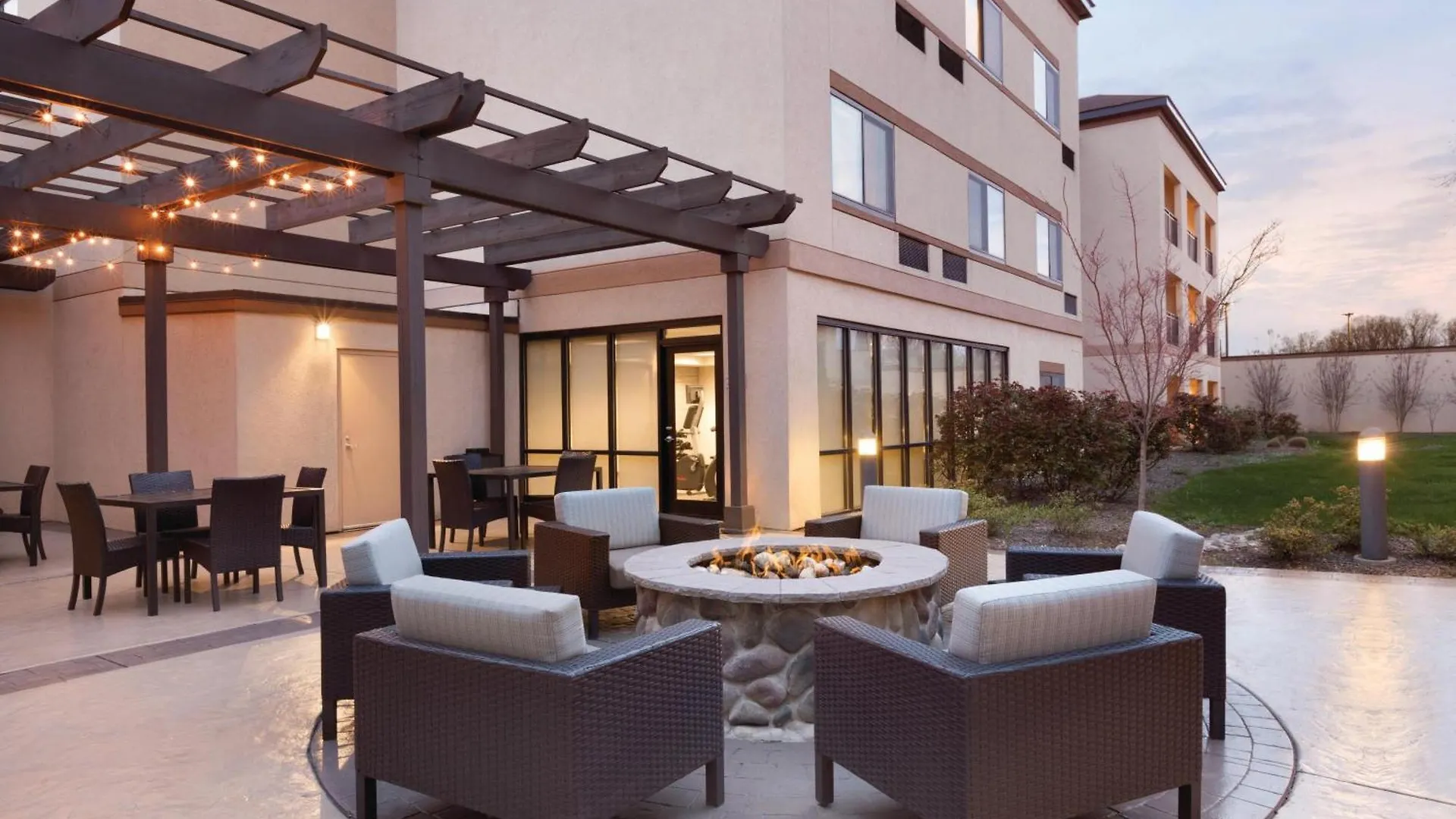 Courtyard Charlotte Airport North Hotel